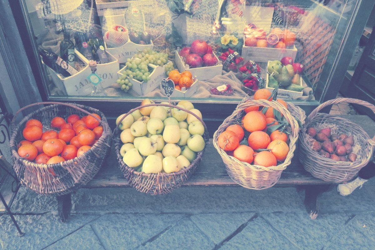 La frutta in un negozio nel centro di Aosta