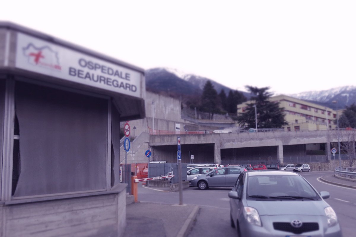 L'ingresso dell'ospedale 'Beauregard' di Aosta