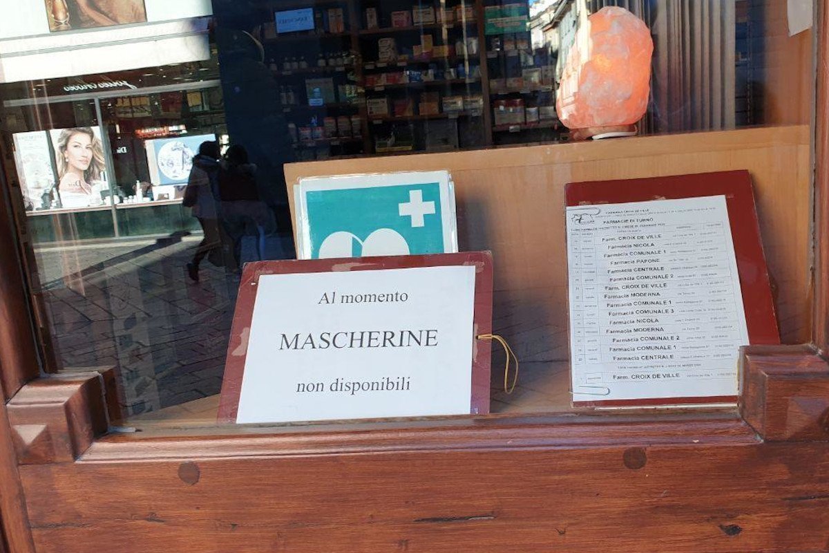 Un messaggio in un farmacia di Aosta