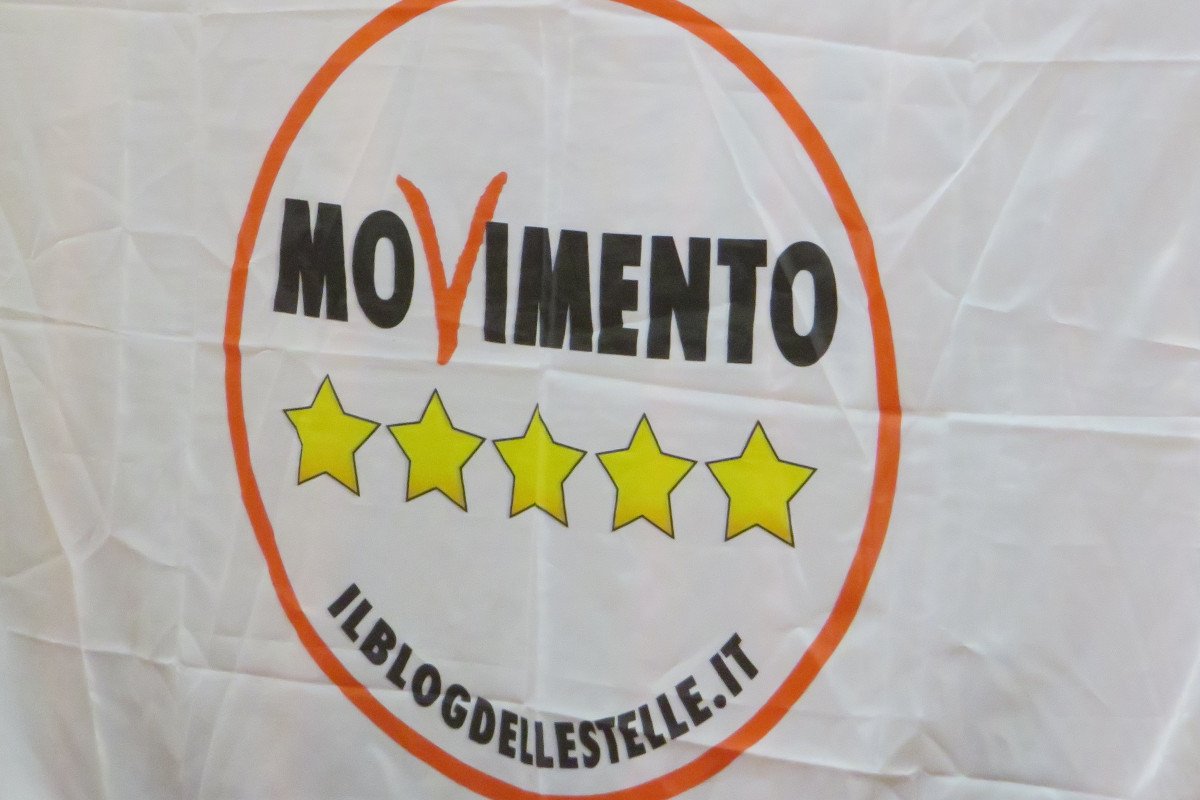La bandiera del 'Movimento Cinque Stelle'
