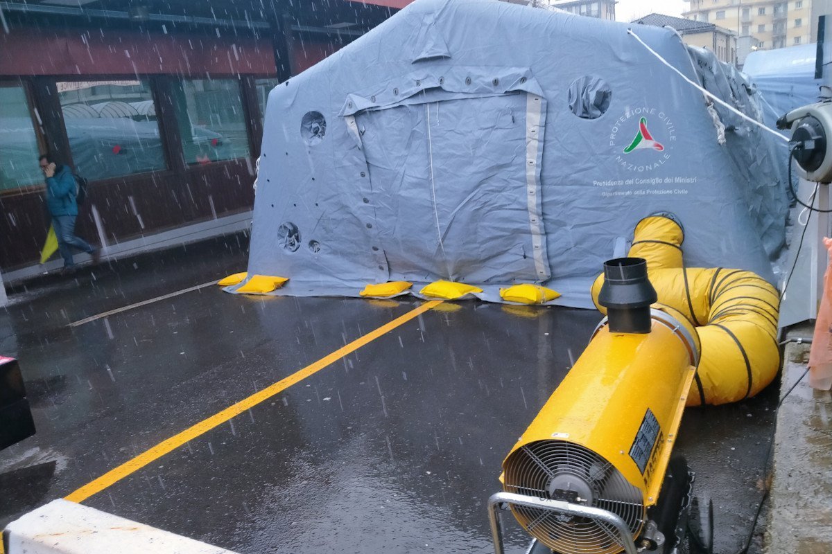 La tenda di controllo all'ospedale 'Parini' di Aosta