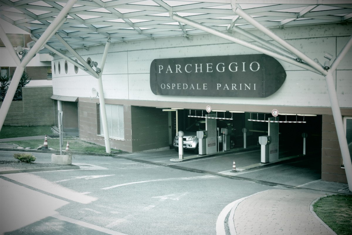 Il parcheggio dell'ospedale 'Parini' di Aosta