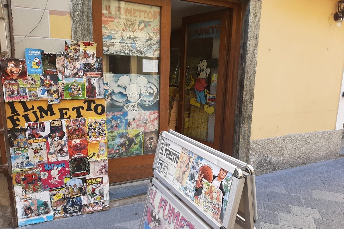 La libreria 'Il Fumetto' in via Sant'Anselmo, ad Aosta, riaperta