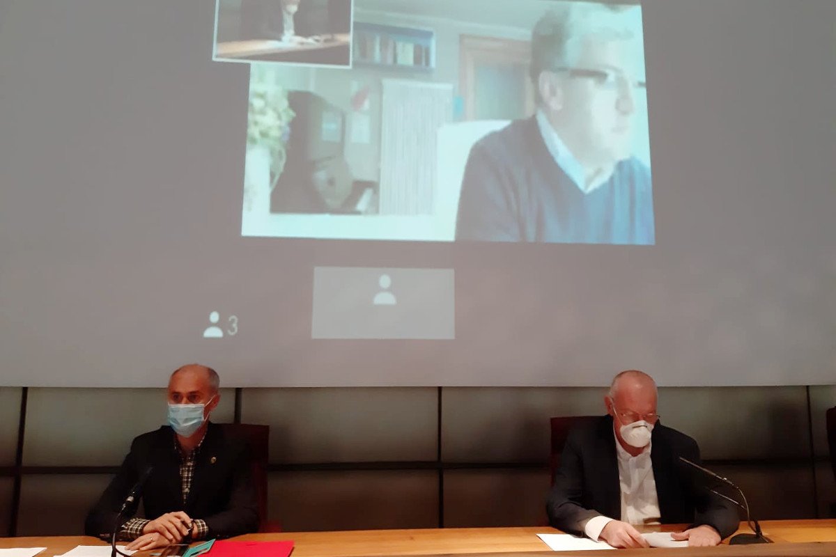 Albert Chatrian, Renzo Testolin e Luigi Bertschy durante la presentazione dell'ordinanza 192