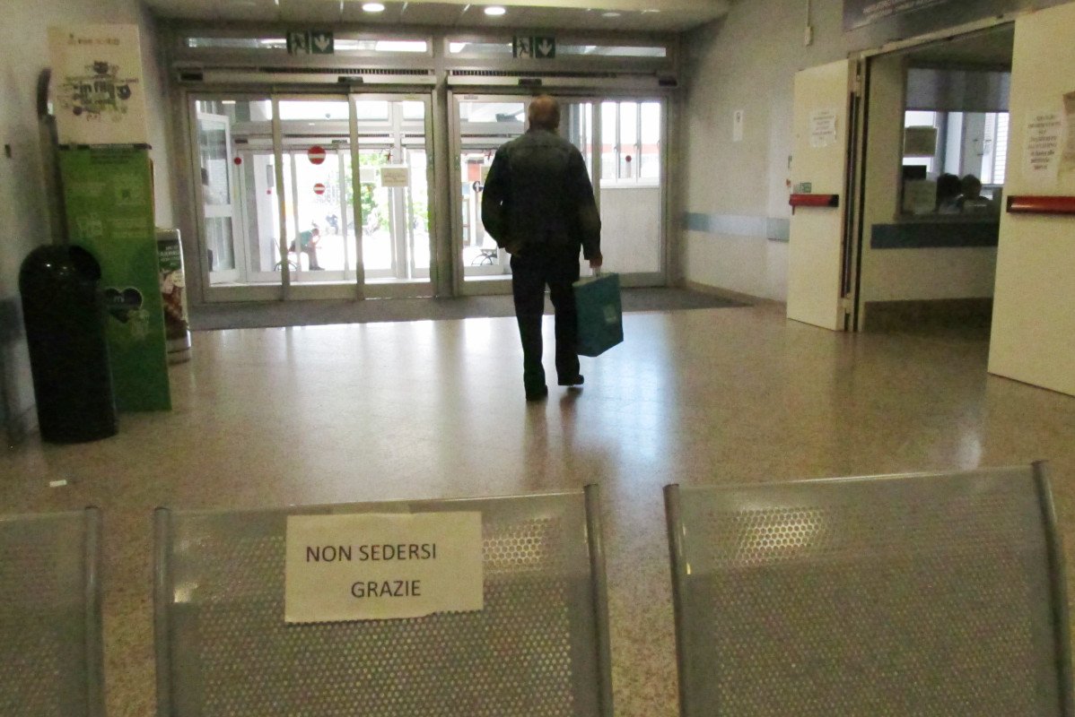 L'ingresso della 'piastra' all'ospedale 'Parini' di Aosta