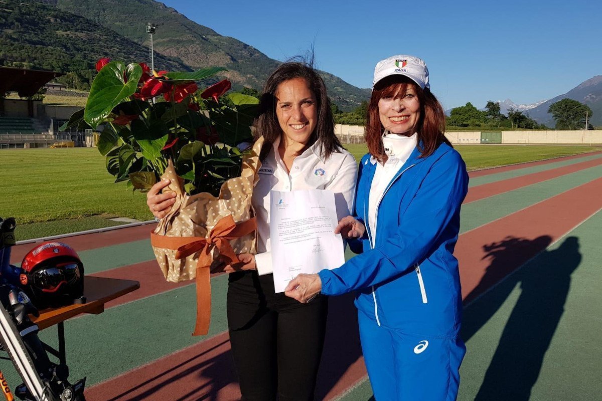 Oltre seimila euro raccolti con l’asta online di Federica Brignone per l’Atletica Calvesi: «sei una campionessa nello sport e nella vita» le scrive Giorni