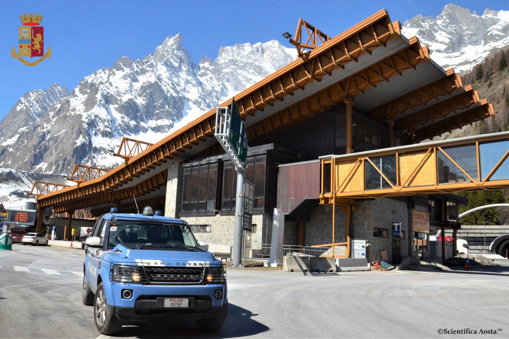 Una pattuglia della Polizia di Frontiera al Traforo del Monte Bianco