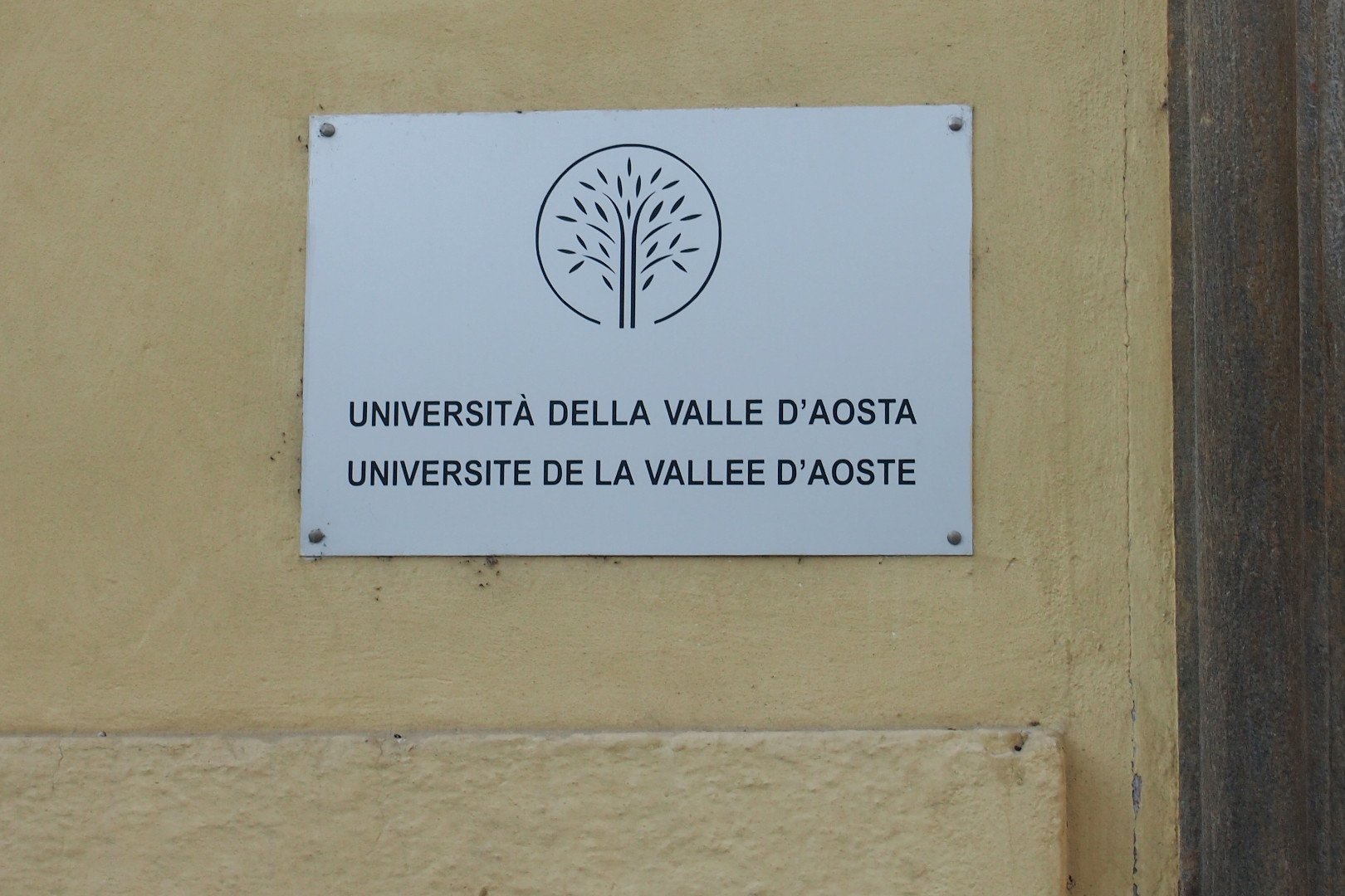 L'insegna dell'Università della Valle d'Aosta