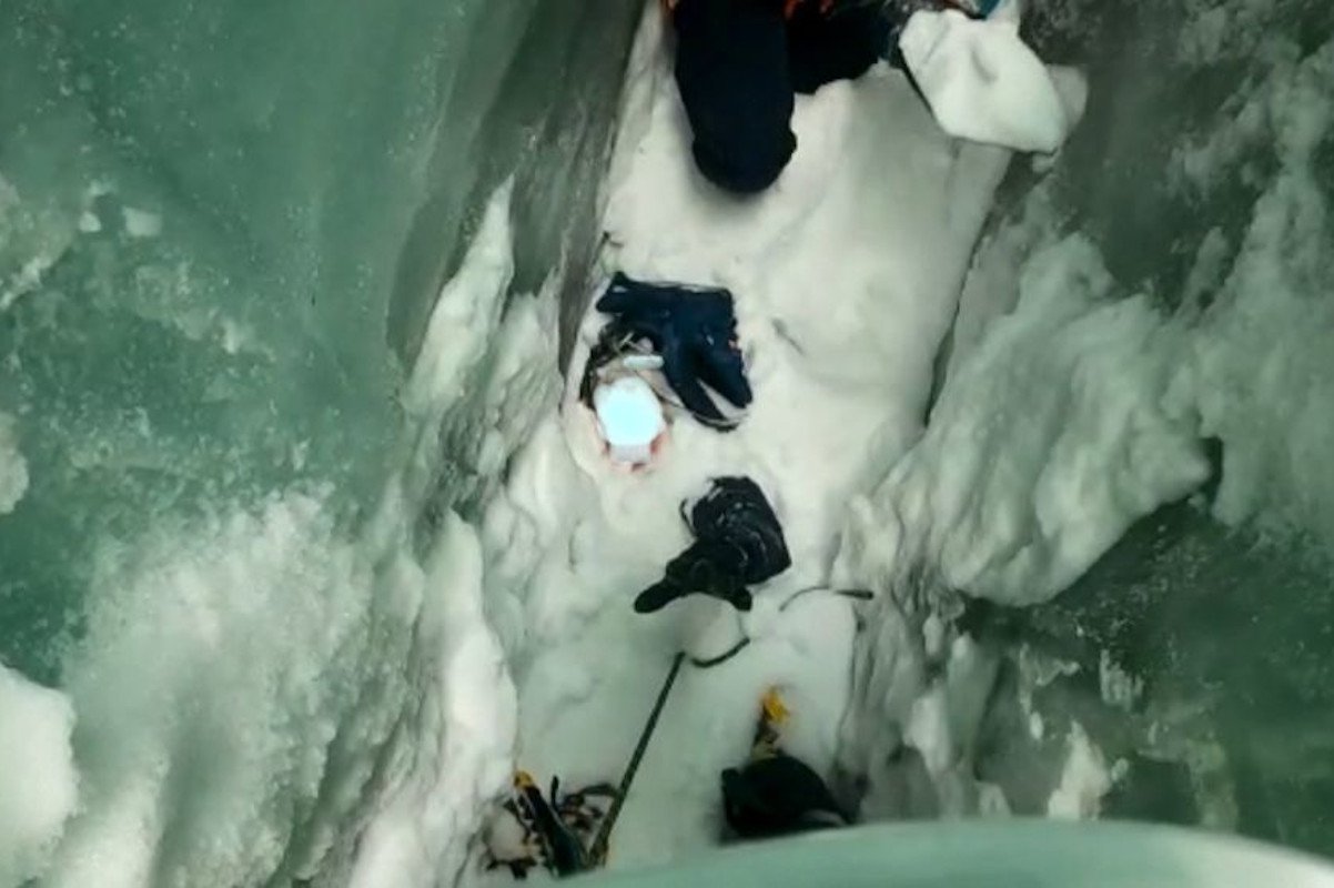 Il recupero dell'alpinista caduto in primavera in un crepaccio sul Breithorn