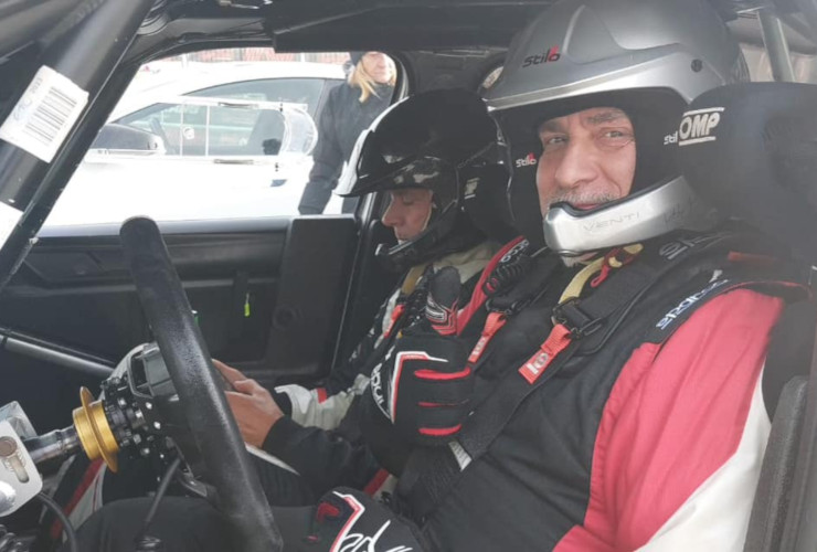 Massimiliano Ponzetti a bordo della sua Renault Clio Rally5