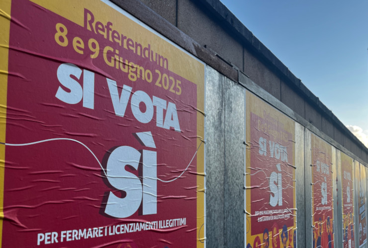 I manifesti a favore del 'sì' ai referendum dell'8 e 9 giugno 2025