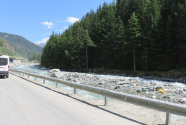 Il torrente Grand Eyvia visto dalla sr 47 per Cogne