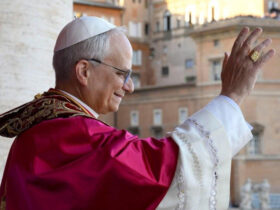 Papa Leone XVI nella Loggia delle Benedizioni dopo la sua elezione al soglio pontificio