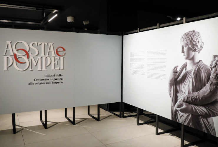 L'ingresso della mostra 'Aosta e Pompei' al MegaMuseo dell'Area megalitica di Aosta