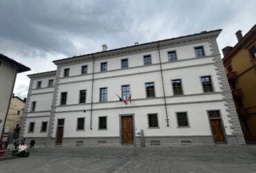 Palazzo Roncas, nell'eponima piazza di Aosta, alla fine del restauro