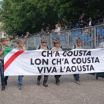 Gli alpini valdostani durante la sfilata all'Adunata nazionale di Biella