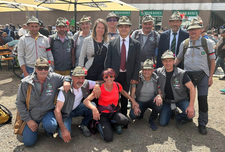 Alpini valdostani all'Adunata nazionale di Biella con il deputato Franco Manes
