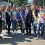 Sindache e assessore valdostane all'Adunata nazionale di Biella con il deputato Franco Manes