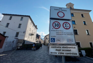 L'ingresso della ZTL ad Aosta da piazza della Repubblica in via Aubert