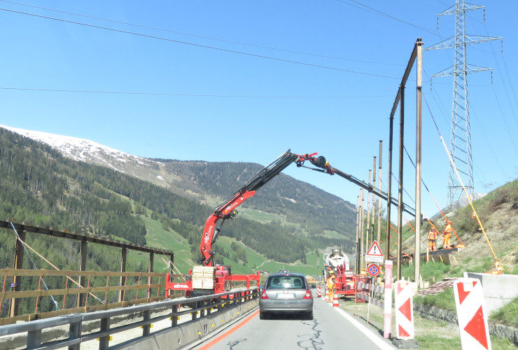 I lavori in corso in Svizzera sulla E27, dove è caduta la frana