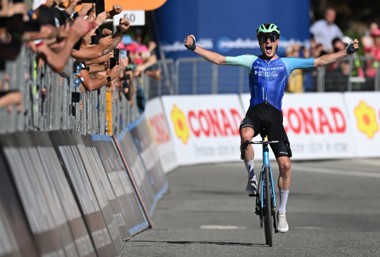 Nicolas Prodhomme vince a Champoluc la 19ª tappa del Giro d'Italia 2025 (foto Dario Belingheri - Getty Images)