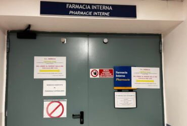 L'ingresso della farmacia interna dell'ospedale regionale