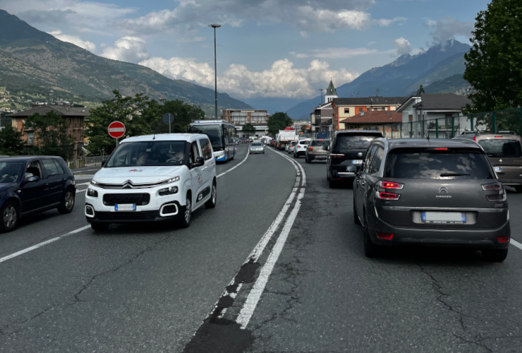 Auto in coda alle porte di Aosta