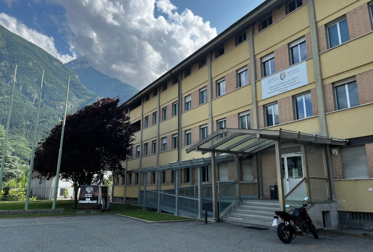 Il palazzo di Pollein che ha ospitato gli uffici dell'Assessorato regionale al turismo, sport e commercio