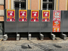 Manifesti elettorali sui referendum dell'8 e 9 giugno ad Aosta