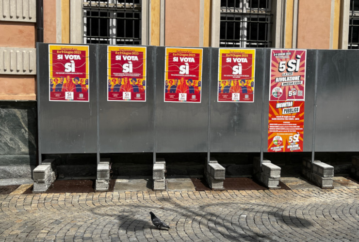 Manifesti elettorali sui referendum dell'8 e 9 giugno ad Aosta
