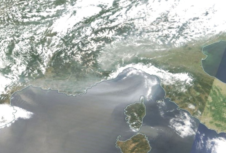 Il fumo sull'Italia visto dal satelitte