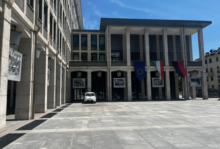 Il palazzo regionale durante la riunione del Consiglio Valle