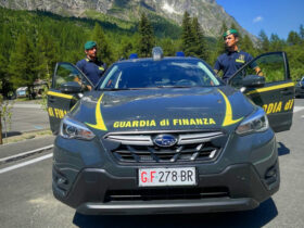 La Subaru della Guardia di Finanza della Valle d'Aosta in un'immagine ufficiale