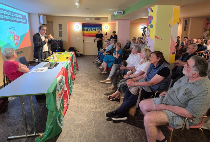 Angelo Bonelli durante l'incontro ad Aosta