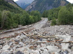 La frana caduta sulla strada comunale della Val Ferret a Courmayeur