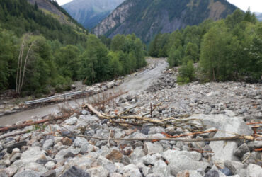 La frana caduta sulla strada comunale della Val Ferret a Courmayeur