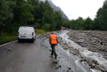 Il tratto interessato dalla frana della strada comunale della Val Ferret durante i sopralluoghi