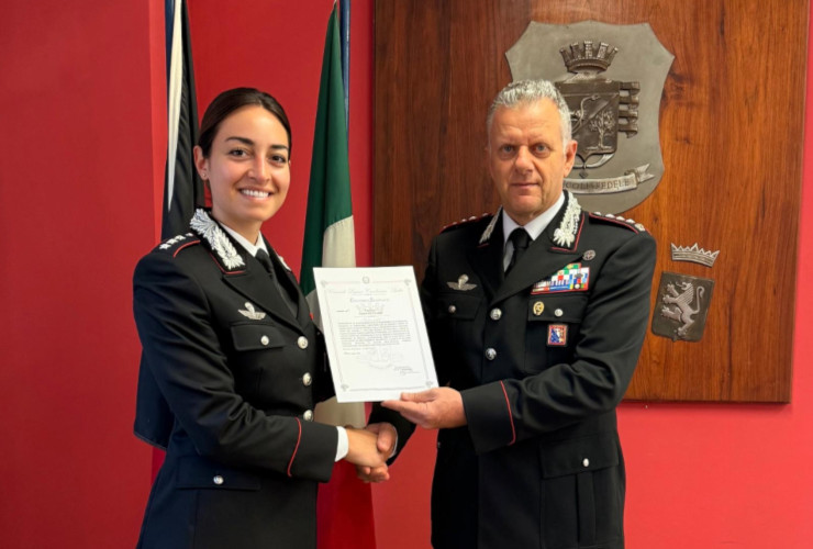 Chiara Ricciardi riceve l'encomio da Livio Propato