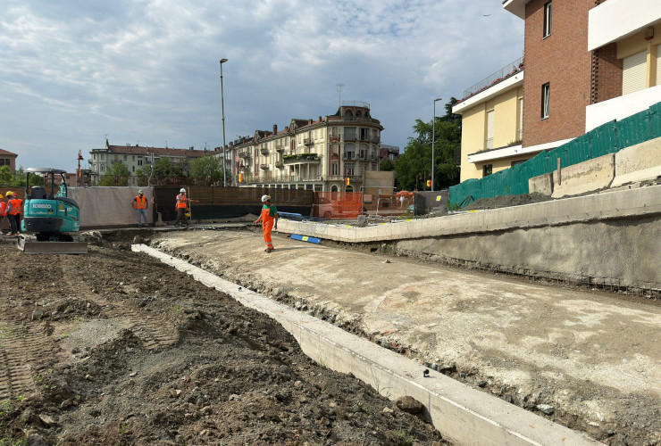 I lavori ad Ivrea, dove è stata scoperta la galleria di accesso alla stazione