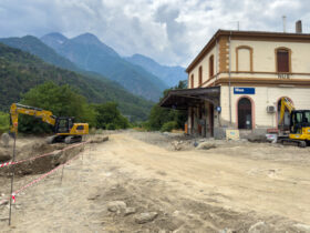 I lavori in corso alla stazione ferroviaria di Nus