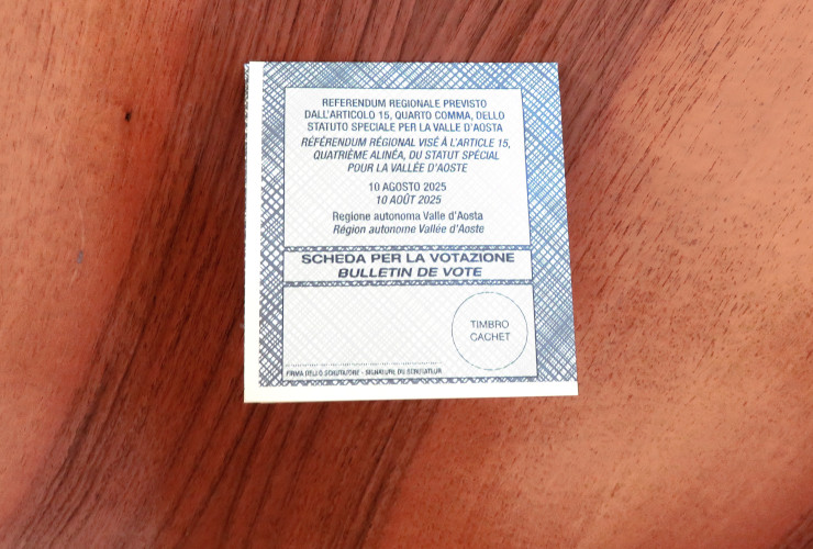 La scheda elettorale del referendum confermativo, di colore giallo