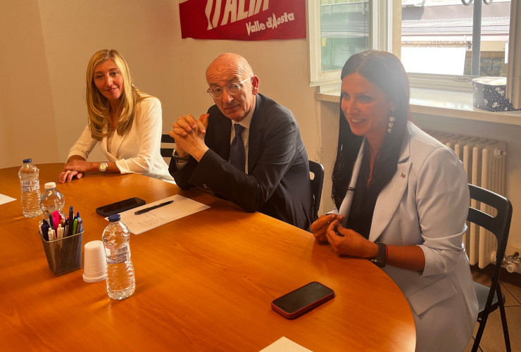 Il vice ministro Francesco Sisto ad Aosta tra Corinne Margueret ed Emily Rini
