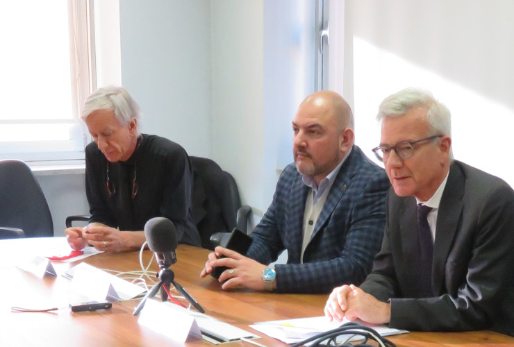 Il direttore sanitario Mario Occhi, l'assessore regionale alla sanità Carlo Marzi ed il direttore generale dell'Azienda Usl Massimo Uberti