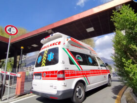 Un'ambulanza all'ospedale regionale 'Parini' di Aosta