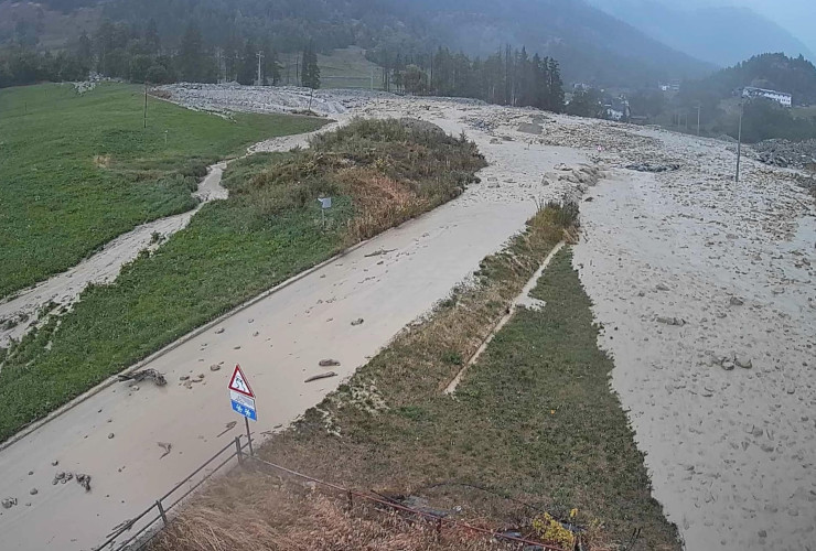 L'immagine della webcam sulla strada regionale 28 allagata