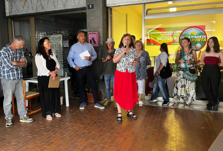 Carola Carpinello durante la presentazione della lista di Aosta, con Raimondo Donzel, Daria Pulz e Diego Foti