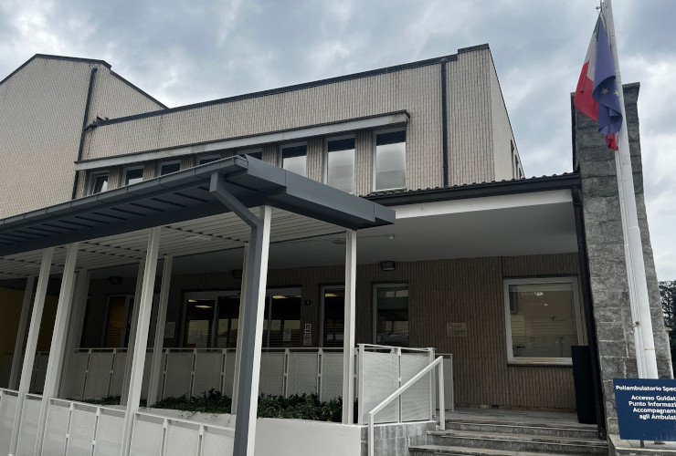 Lo stabile di fronte agli uffici dell'Azienda Usl che ospita la Casa della comunità di Aosta