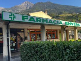 La farmacia 'Envers' al Pont Suaz di Charvensod, dove è avvenuta la rapina il 7 agosto