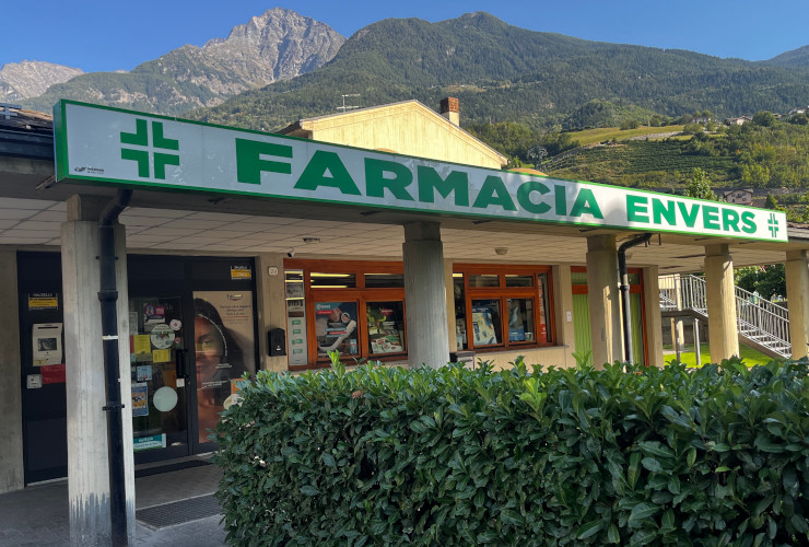 La farmacia 'Envers' al Pont Suaz di Charvensod, dove è avvenuta la rapina il 7 agosto