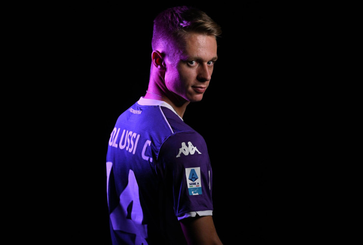 Hans Nicolussi Caviglia con la maglia n. 14 della Fiorentina